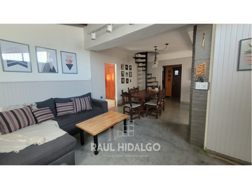 PH DE 5 AMBIENTES EN BARRIO LAS AVENIDAS