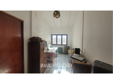 PH DE 5 AMBIENTES EN BARRIO LAS AVENIDAS