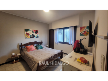 PH DE 5 AMBIENTES EN BARRIO LAS AVENIDAS