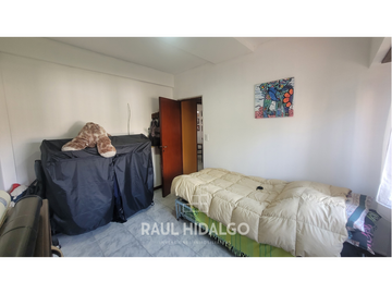 PH DE 5 AMBIENTES EN BARRIO LAS AVENIDAS