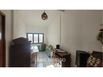 PH DE 5 AMBIENTES EN BARRIO LAS AVENIDAS