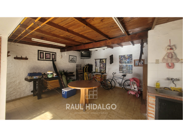 PH DE 5 AMBIENTES EN BARRIO LAS AVENIDAS