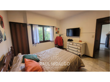 PH DE 5 AMBIENTES EN BARRIO LAS AVENIDAS