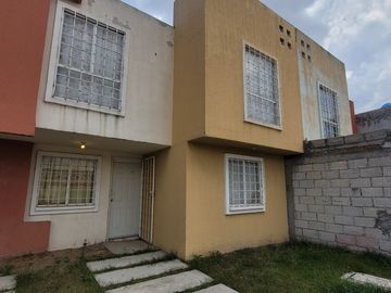 Casa de 4 recamaras enfrente de Escuela