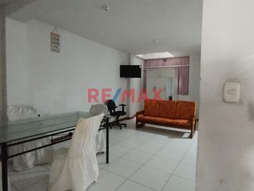 🏡 ¡SE VENDE CASA DE 3 PISOS EN AV. EL CORTIJO, URB. LAS FLORES DE SAN ISIDRO!

📍 Ubicación: Avenida El Cortijo, Urb. Las Flores de San Isidro

¡Id