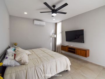 Venta de casa con 3 recámaras, piscina, y jardín en Rosamora