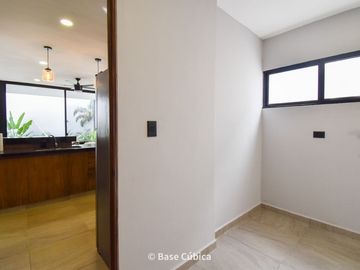 Venta de casa con 3 recámaras, piscina, y jardín en Rosamora
