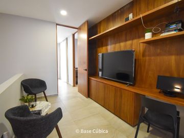 Venta de casa con 3 recámaras, piscina, y jardín en Rosamora