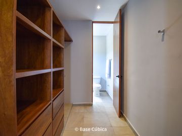 Venta de casa con 3 recámaras, piscina, y jardín en Rosamora