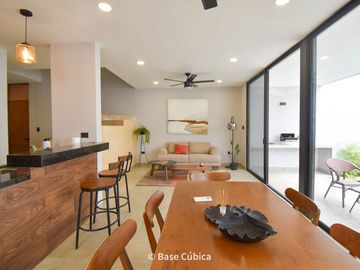 Venta de casa con 3 recámaras, piscina, y jardín en Rosamora