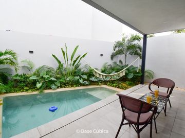 Venta de casa con 3 recámaras, piscina, y jardín en Rosamora