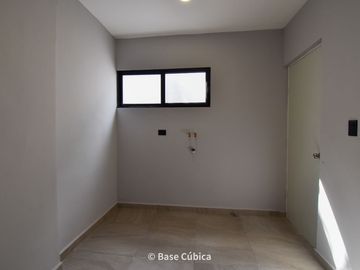 Venta de casa con 3 recámaras, piscina, y jardín en Rosamora