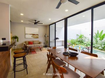 Venta de casa con 3 recámaras, piscina, y jardín en Rosamora