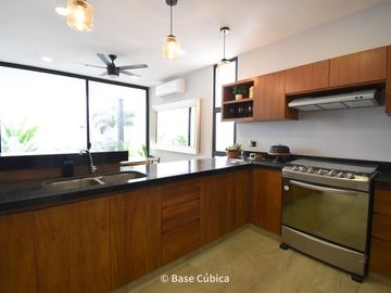 Venta de casa con 3 recámaras, piscina, y jardín en Rosamora