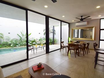 Venta de casa con 3 recámaras, piscina, y jardín en Rosamora