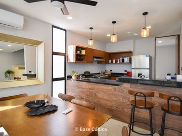 Venta de casa con 3 recámaras, piscina, y jardín en Rosamora