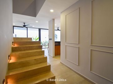Venta de casa con 3 recámaras, piscina, y jardín en Rosamora