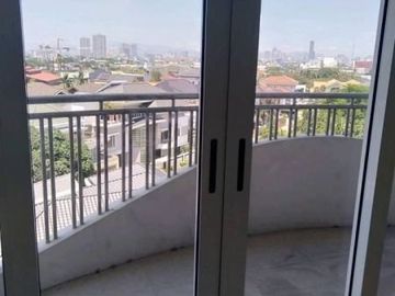 AVAILABLE @THE SIGNATURE 139.99sqm 3BR W/BALCONY & LEDGE