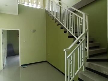 RUMAH EKSLUSIF JOGJA UTARA HARGA MIRING 4 KAMAR TIDUR 2 KAMAR MANDI