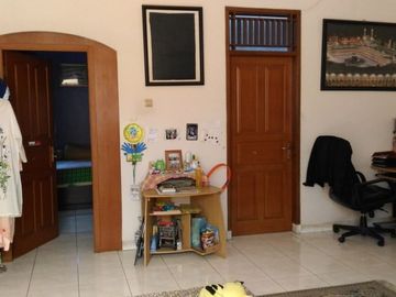 Rumah Hook 2 Lantai Siap Huni. Pondok Betung Tangerang Selatan