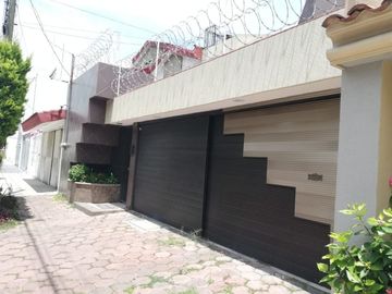 CASA EN VENTA  ATRAS  DE WALMART SAN MANUEL, SOBRE BULEVARD 22 SUR