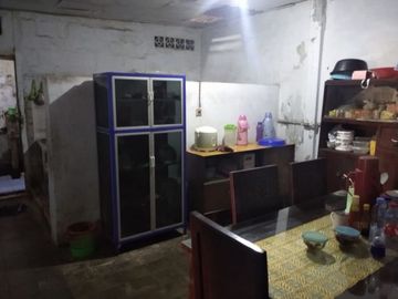 Rumah Dengan 6 KT Di Tebet Barat Jakarta Selatan - LT 5151