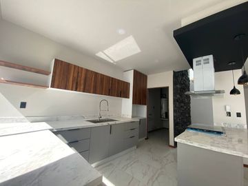 Casa en Venta - Parque Quintana Roo - Lomas de Angelopolis III