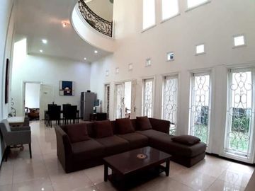 Rumah Klasik Mewah Pandega Padma dekat Kampus UGM