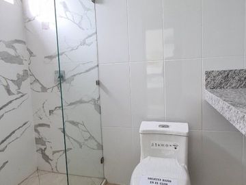 Venta de Casa Modelo Marina en Urb. Casa Laguna, Samborondon, cerca de Plaza Lagos, C.C. Dorado.
