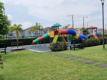 Venta de Casa Modelo Marina en Urb. Casa Laguna, Samborondon, cerca de Plaza Lagos, C.C. Dorado.
