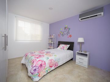 Venta de Casa Modelo Marina en Urb. Casa Laguna, Samborondon, cerca de Plaza Lagos, C.C. Dorado.