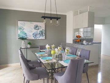 Venta de Casa Modelo Marina en Urb. Casa Laguna, Samborondon, cerca de Plaza Lagos, C.C. Dorado.