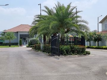 Venta de Casa Modelo Marina en Urb. Casa Laguna, Samborondon, cerca de Plaza Lagos, C.C. Dorado.
