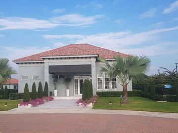 Venta de Casa Modelo Marina en Urb. Casa Laguna, Samborondon, cerca de Plaza Lagos, C.C. Dorado.