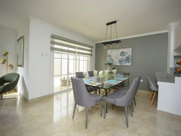Venta de Casa Modelo Marina en Urb. Casa Laguna, Samborondon, cerca de Plaza Lagos, C.C. Dorado.