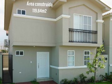 Venta de Casa Modelo Marina en Urb. Casa Laguna, Samborondon, cerca de Plaza Lagos, C.C. Dorado.