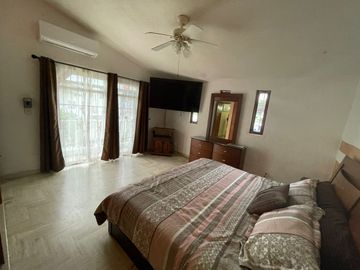 VILLA AMUEBLADA EN EN RENTA EN CONDOMINIO EN COSTA AZUL A 1 CALLE DE COSTERA