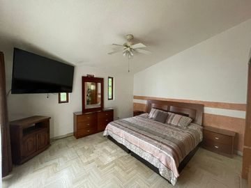 VILLA AMUEBLADA EN EN RENTA EN CONDOMINIO EN COSTA AZUL A 1 CALLE DE COSTERA