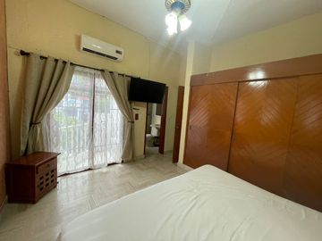 VILLA AMUEBLADA EN EN RENTA EN CONDOMINIO EN COSTA AZUL A 1 CALLE DE COSTERA