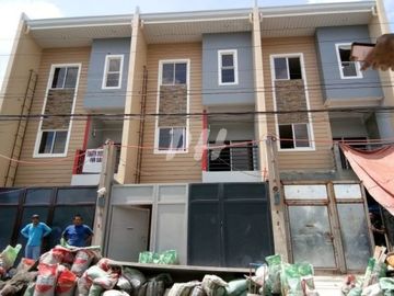 Classic Townhouse for Sale in Kamias Q.C near EDSA PH1021