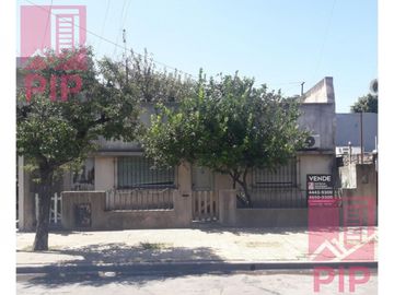 Casa  en Venta Haedo / Moron (B110 567)
