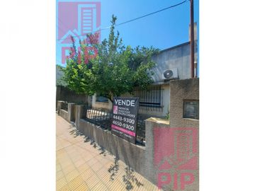 Casa  en Venta Haedo / Moron (B110 567)