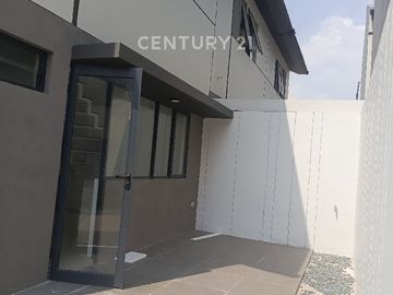Disewakan Rumah XYZ , Asri, Nyaman, Aman, Di Lippo Cikarang