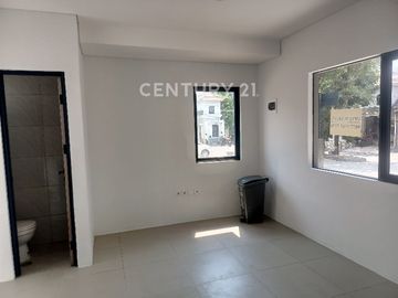 Disewakan Rumah XYZ , Asri, Nyaman, Aman, Di Lippo Cikarang