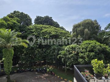 Spesial Rumah depan LITTLE FOREST jogging track di Puspita Loka BSD City