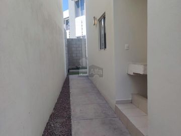 Casa en venta al poniente de Saltillo Fracc. Triana modelo aranda