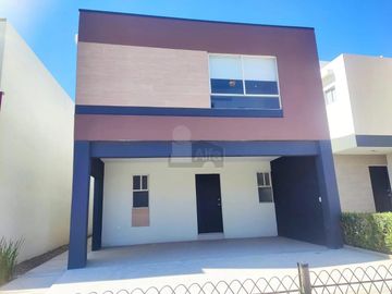 Casa en venta al poniente de Saltillo Fracc. Triana modelo aranda