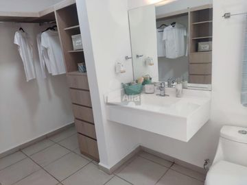 Casa en venta al poniente de Saltillo Fracc. Triana modelo aranda