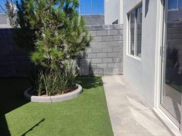 Casa en venta al poniente de Saltillo Fracc. Triana modelo aranda