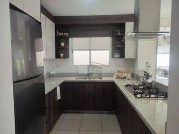 Casa en venta al poniente de Saltillo Fracc. Triana modelo aranda